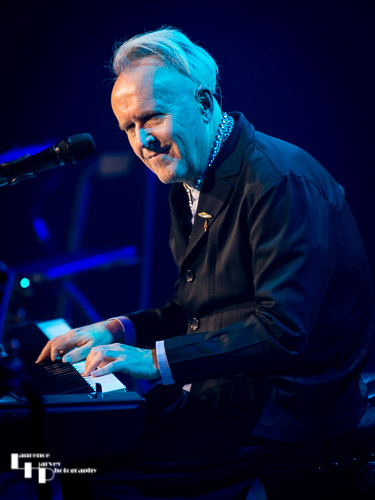 Howard Jones on vocals & keys