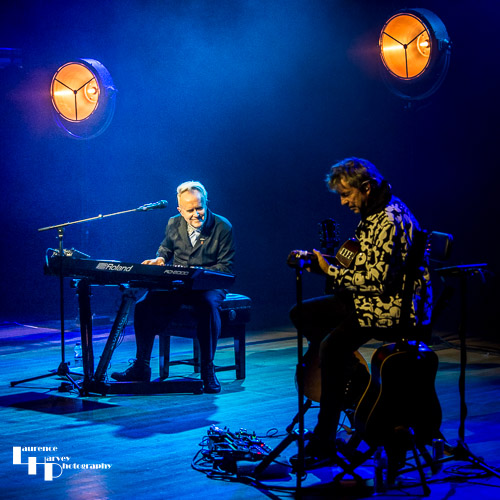 Howard Jones on vocals & keys, Robin Boult on acoustic guitar