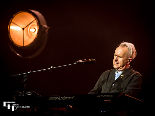 Howard Jones on vocals & keys