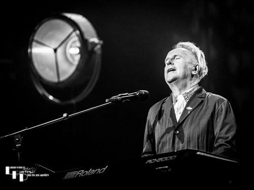 Howard Jones on vocals & keys