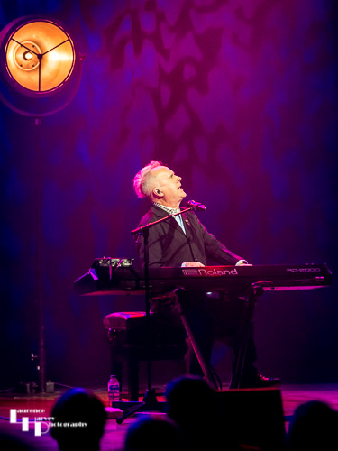 Howard Jones on vocals & keys