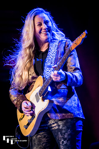 Joanne Shaw Taylor on vocals & guitar