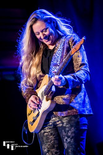 Joanne Shaw Taylor on vocals & guitar