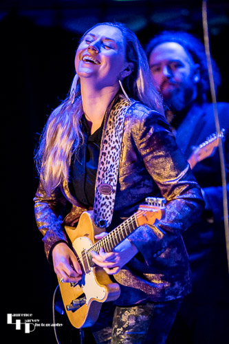 Joanne Shaw Taylor on vocals & guitar