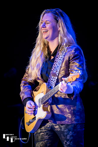 Joanne Shaw Taylor on vocals & guitar