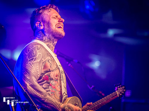 Kris Barras on guitar & vocals