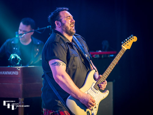 Alan Nimmo on guitar & vocals