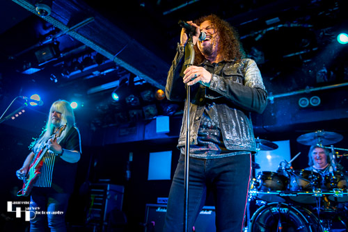 Paul Manzi on vocals