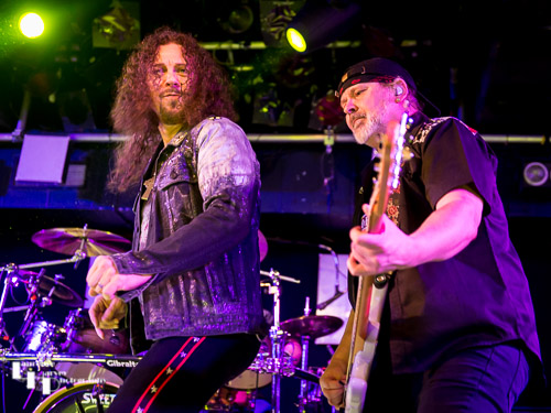 Paul Manzi on vocals & Lee Small on bass