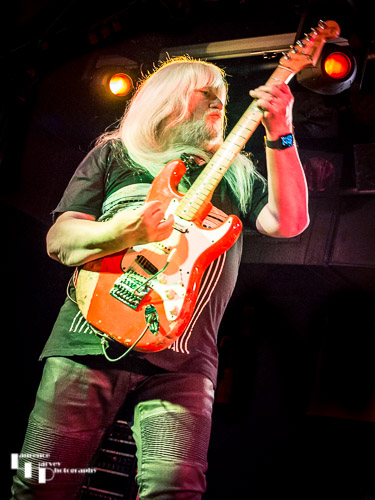 Andy Scott on guitar & vocals
