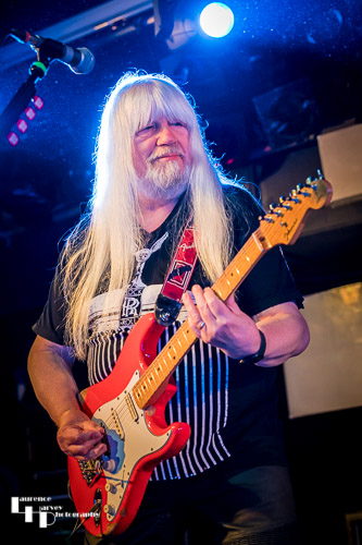 Andy Scott on guitar & vocals