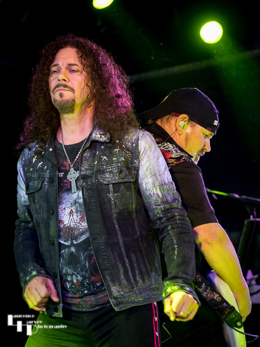 Paul Manzi on vocals & Lee Small on bass