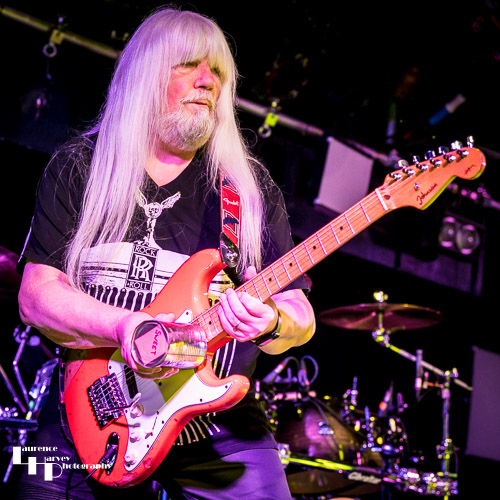Andy Scott on guitar & vocals