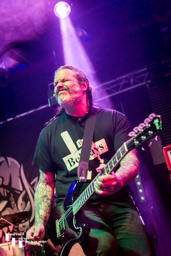 Mike Squires on guitar