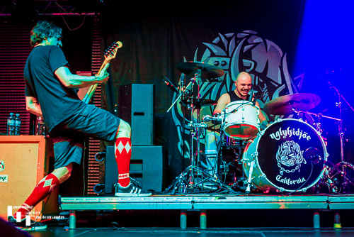 Klaus Eichstadt on guitar, Cam Greenwood on drums