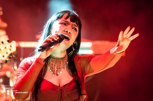 Grace Bond on vocals