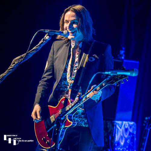 Neil Murdoch on vocals & guitar