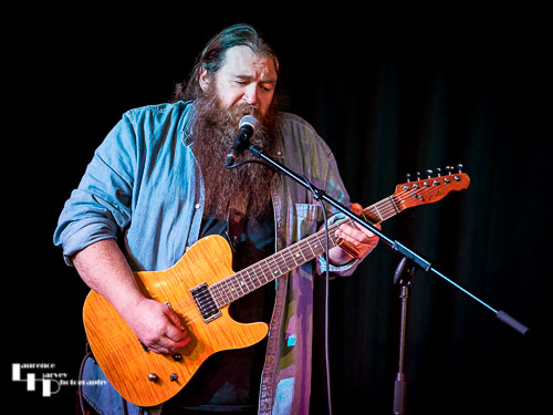 Christy O'Hanlon on vocals & guitar