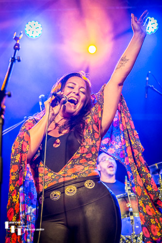 Caitlin Krisko on vocals