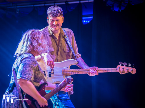 Chantel McGregor on vocals & guitar, Jake Dickens on bass