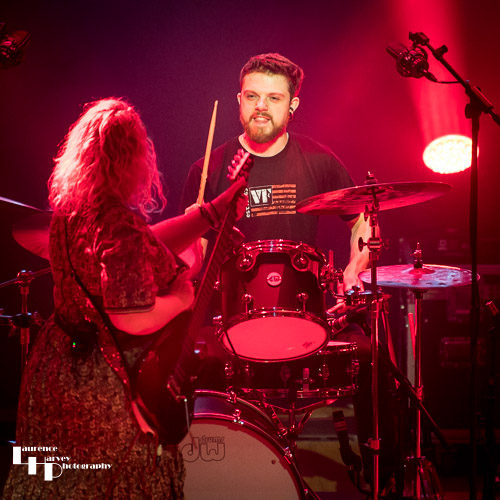 Chantel McGregor on vocals & guitar, Tom Gardner on drums