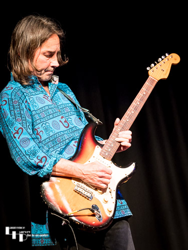 Andy Clouting on lead guitar
