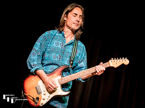 Andy Clouting on lead guitar