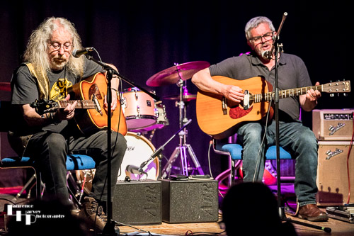 Dave Thomas & Hugh Gregory on vocals & acoustic guitar