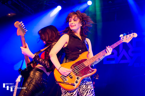 Mollie McGinn on vocals & bass, Orlaith Forsythe on vocals & guitar