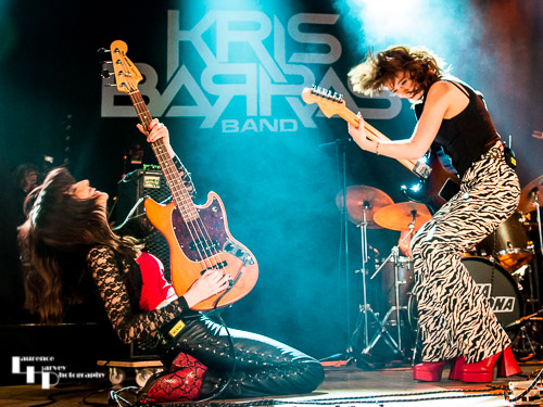 Orlaith Forsythe on vocals & bass, Mollie McGinn on vocals & guitar