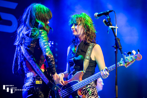 Mollie McGinn on vocals & bass, Orlaith Forsythe on vocals & guitar