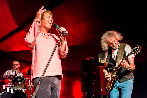 Ian Cook on vocals, Toby Jones on guitar