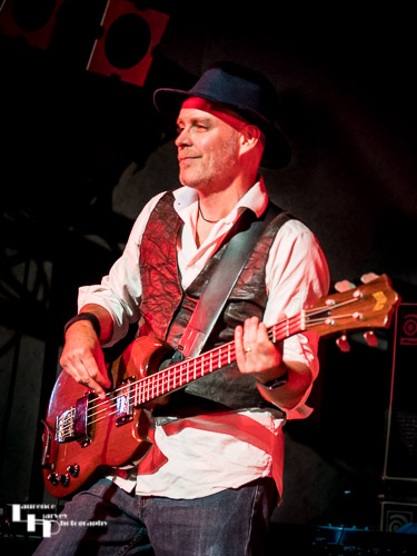 Rob Scholes on bass