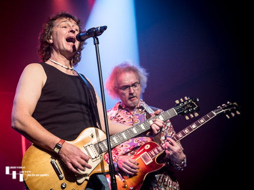 Ian Cook on vocals & guitar, Toby Jones on guitar