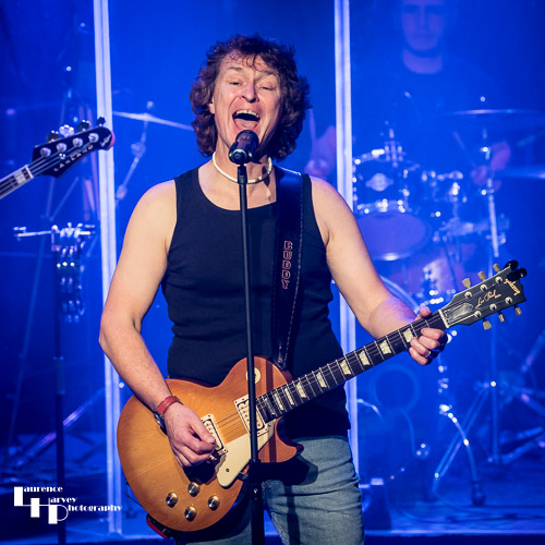 Ian Cook on vocals & guitar