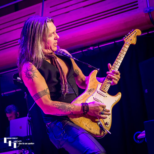 Søren Andersen on guitar