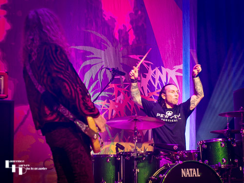 Glenn Hughes on vocals & bass, Ash Sheehan on drums