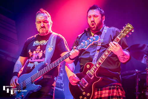 Alan Nimmo on guitar & Zander Greenshields on bass