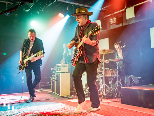 Kiefer Sutherland & Ash Wilson on guitar