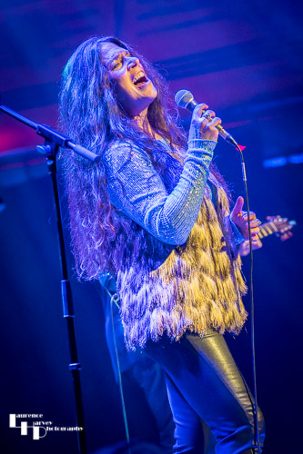 Sari Schorr on vocals