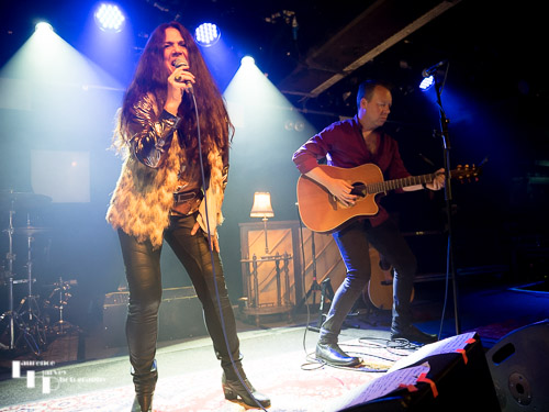 Sari Schorr & Jim Kirkpatrick on stage at The Waterfront