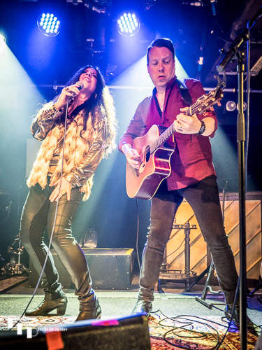 Sari Schorr & Jim Kirkpatrick on stage at The Waterfront