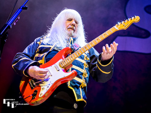 Andy Scott on guitar