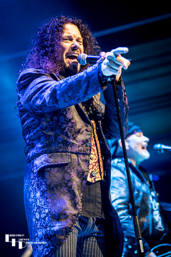 Paul Manzi on vocals