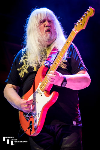 Andy Scott on guitar