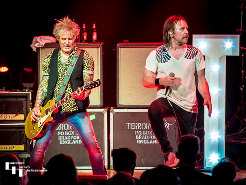Tony Wright on vocals, Mark Yates on guitar