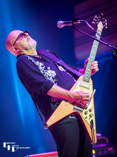 Andy Powell on vocals & guitar