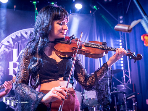 Grace Bond on fiddle & vocals