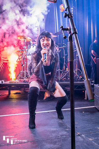 Grace Bond on vocals
