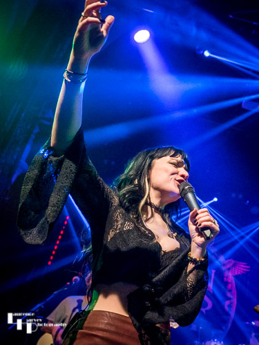 Grace Bond on vocals